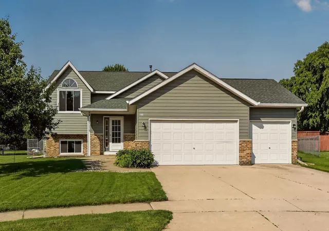 1st image of 5319 Highgrove Ln Nw, Rochester, MN 55901 | MLS# 7101240