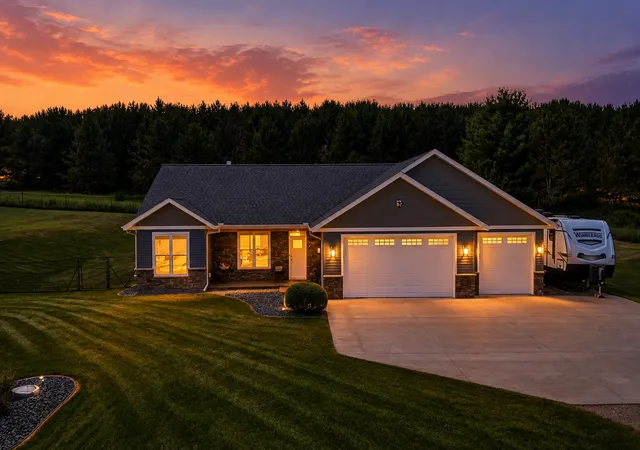 1st image of 911 67th Ave, Hudson, WI 54016 | MLS# 7101260
