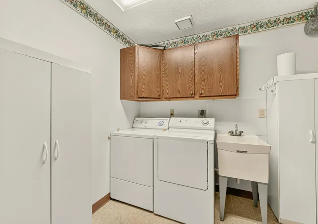 2nd image of 1808 Lakeview Ct SW, Rochester, MN 55902