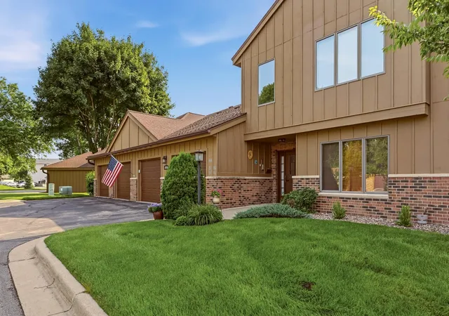 2nd image of 1808 Lakeview Ct Sw #101, Rochester, MN 55902 | MLS# 7101320