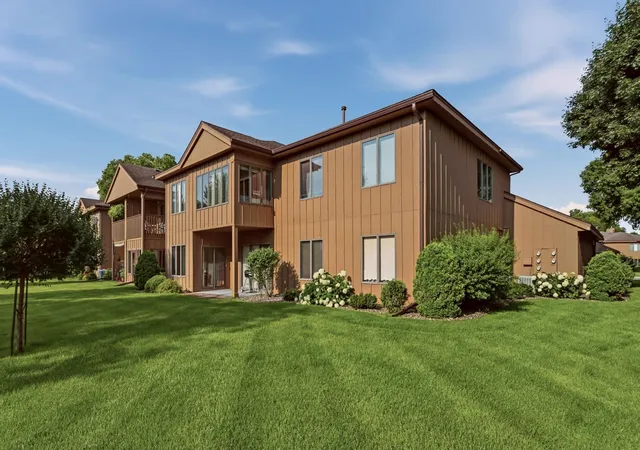 3rd image of 1808 Lakeview Ct Sw #101, Rochester, MN 55902 | MLS# 7101320