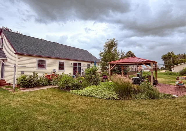 Photo 3 of Single family home for sale at 205 Ash St S, Comfrey, MN 56019 | MLS# 7101391 | Listing updated on 2026-08-05