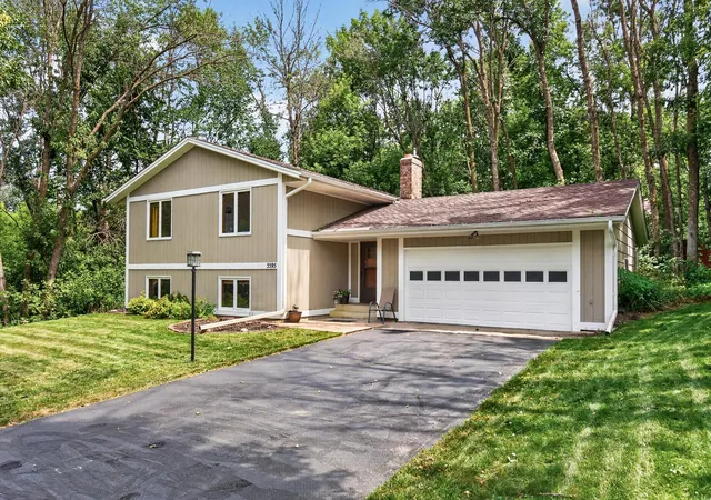 Photo 1 of Single family home for sale at 5595 Wedgewood Dr, Excelsior, MN 55331 | MLS# 7101403 | Listing updated on 2026-09-13