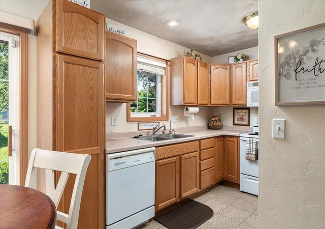 2nd image of 808 Cedar Dr #B, La Crescent, MN 55947 | MLS# 7101408