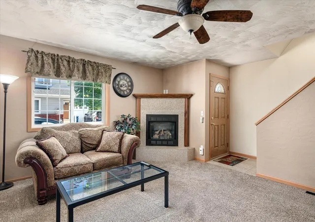 3rd image of 808 Cedar Dr #B, La Crescent, MN 55947 | MLS# 7101408