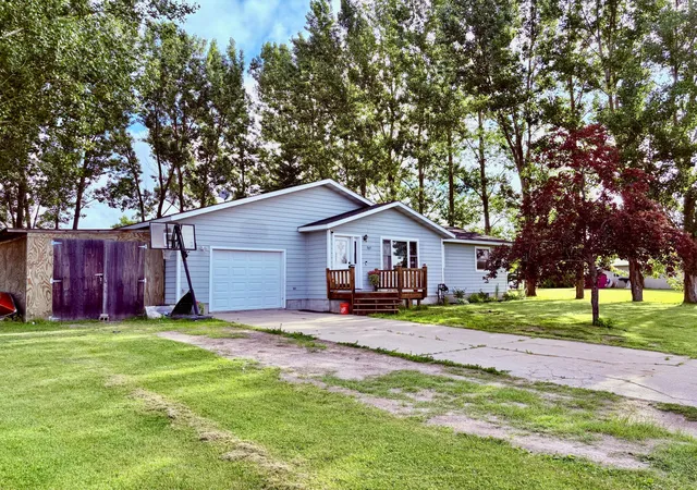 Photo 1 of Single family home for sale at 305 Lincoln Ct Sw, Warroad, MN 56763 | MLS# 7101411 | Listing updated on 2026-09-01