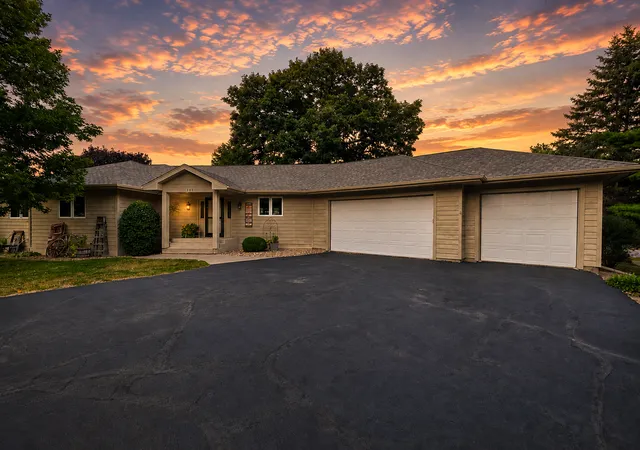 Photo 1 of Single family home for sale at 101 Anglewood Dr, Kenyon, MN 55946 | MLS# 7101418 | Listing updated on 2026-09-02