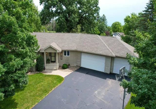 Homes for sale in Kenyon, MN | 101 Anglewood Dr, Kenyon, MN 55946 | MLS# 7101418