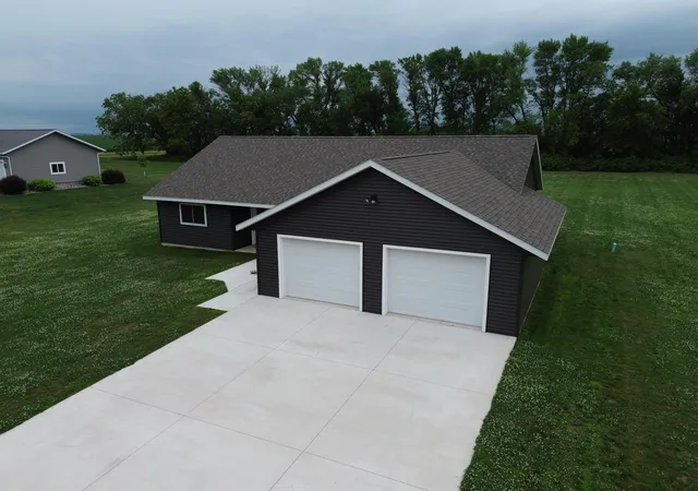 Photo 3 of Single family home for sale at 141 Washington St, Walnut Grove, MN 56180 | MLS# 7101429 | Listing updated on 2026-07-18