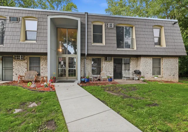 Photo 1 of Condo for sale at 709 11th Avenue S #5, Minneapolis, MN 55415 | MLS# 7101436 | Listing updated on 2026-08-27