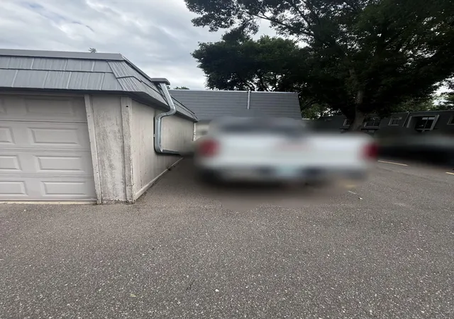 2nd image of 709 11th Ave S, Minneapolis, MN 55415