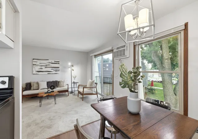 3rd image of 709 11th Ave S, Minneapolis, MN 55343