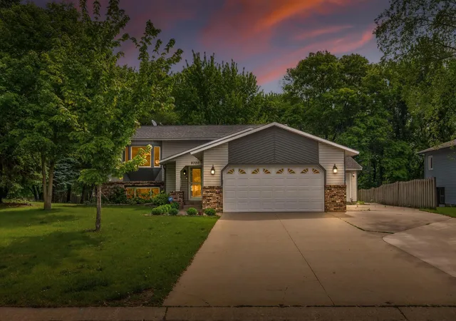 Homes for sale in Inver Grove Heights, MN | 8320 Cooper Wy, Inver Grove Heights, MN 55076 | MLS# 7101439