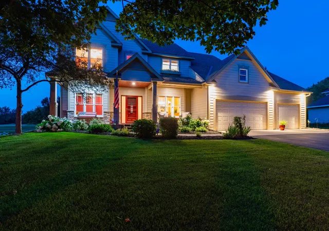 Photo 3 of Single family home for sale at 10610 Pinnacle Way, Saint Paul, MN 55129 | MLS# 7101448 | Listing updated on 2026-10-23
