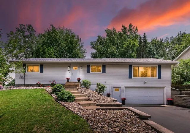 Homes for sale in Inver Grove Heights, MN | 7844 Conroy Wy, Inver Grove Heights, MN 55076 | MLS# 7101472