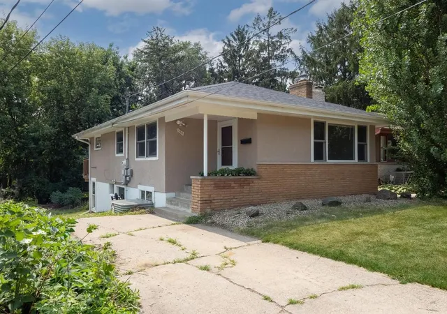 Photo 2 of Single family home for sale at 634 Orange Ave W, Saint Paul, MN 55117 | MLS# 7101479 | Listing updated on 2026-08-13