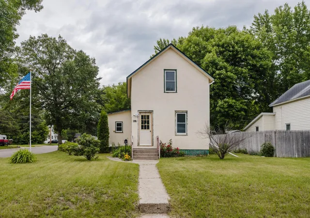 Homes for sale in Brainerd, MN | 924 3rd Ave Ne, Brainerd, MN 56401 | MLS# 7101483