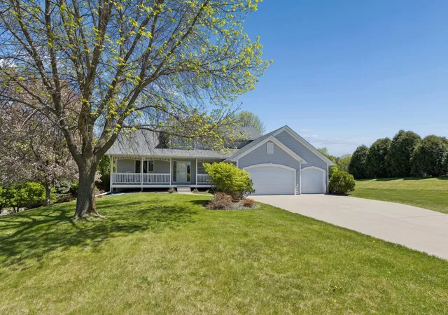 Homes for sale in Rogers, MN | 14180 Dehnsfield Rd, Rogers, MN 55374 | MLS# 7101491
