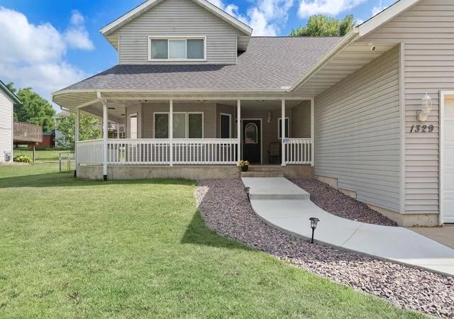 Homes for sale in Faribault, MN | 1329 Springwood Ln, Faribault, MN 55021 | MLS# 7101493