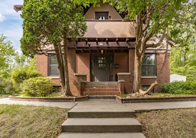 1st image of 101 S 20th Ave E, Duluth, MN 55812 | MLS# 7101495