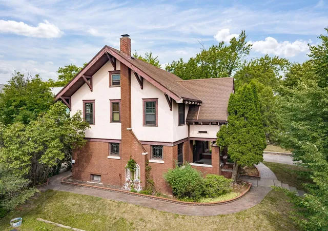 2nd image of 101 S 20th Ave E, Duluth, MN 55812 | MLS# 7101495