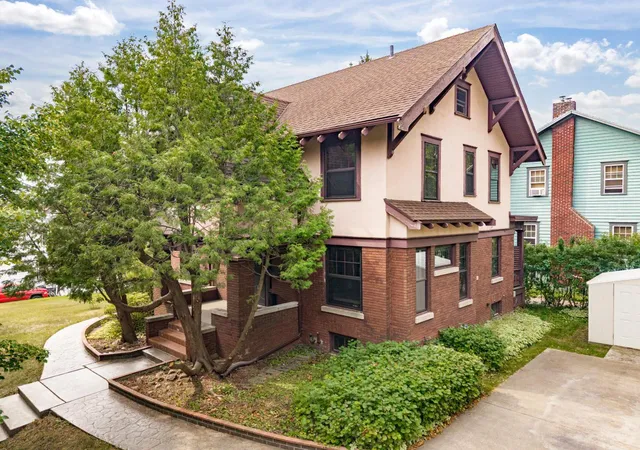 3rd image of 101 S 20th Avenue E, Duluth, MN 55812 | MLS# 7101495
