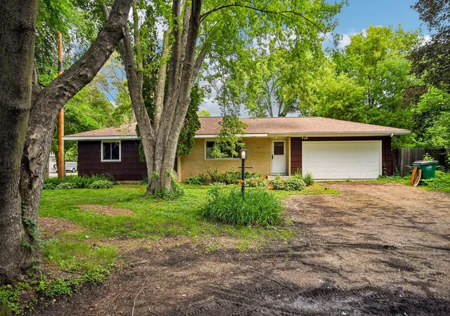 Homes for sale in Minnetonka, MN | 15606 Minnetonka Blvd, Minnetonka, MN 55345 | MLS# 7101499