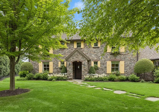 2nd image of 520 Ferndale Rd W, Wayzata, MN 55391 | MLS# 7101515