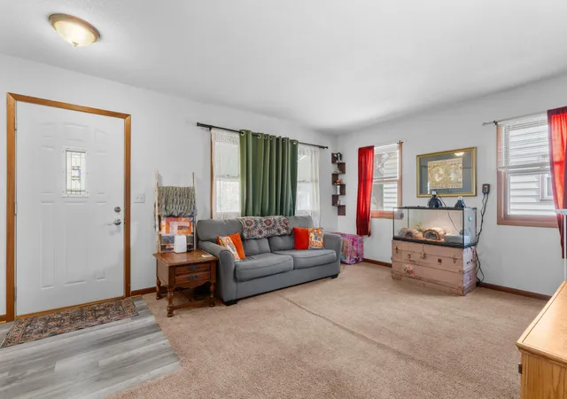 3rd image of 1832 1St Ave Se, Rochester, MN 55904 | MLS# 7101522