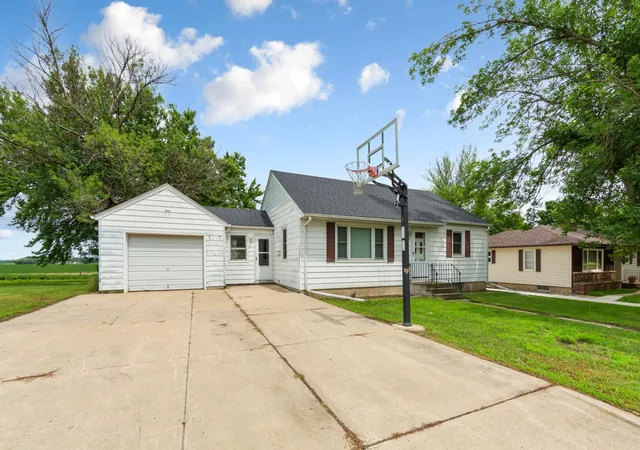 Homes for sale in New Richland, MN | 531 1St St Sw, New Richland, MN 56072 | MLS# 7101541