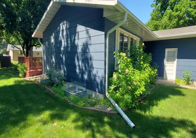 3rd image of 2420 W Country Club Dr S, Fargo, ND 58103 | MLS# 7101556
