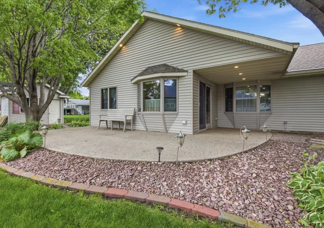 Photo 3 of Single family home for sale at 2204 20th Street Sw, Willmar, MN 56201 | MLS# 7101563 | Listing updated on 2026-09-01