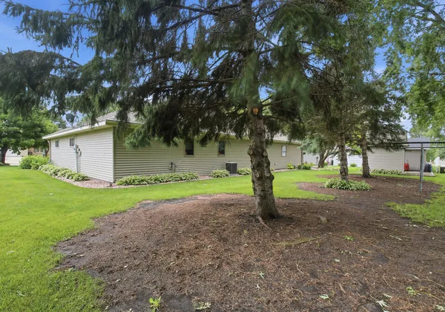 Photo 3 of Single family home for sale at 2204 20th Street SW, Willmar, MN 56201 | MLS# 7101563 | Listing updated on 2026-09-01