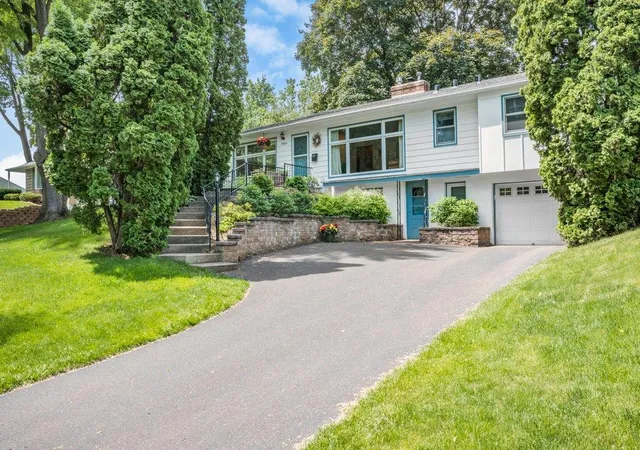 1st image of 2925 Kyle Ave N, Golden Valley, MN 55422 | MLS# 7101565