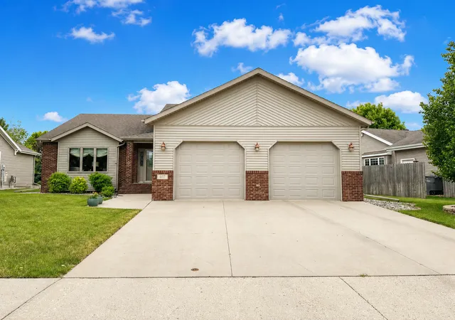 Photo 2 of Single family home for sale at 607 13th Avenue N, Moorhead, MN 56560 | MLS# 7101583 | Listing updated on 2026-10-06