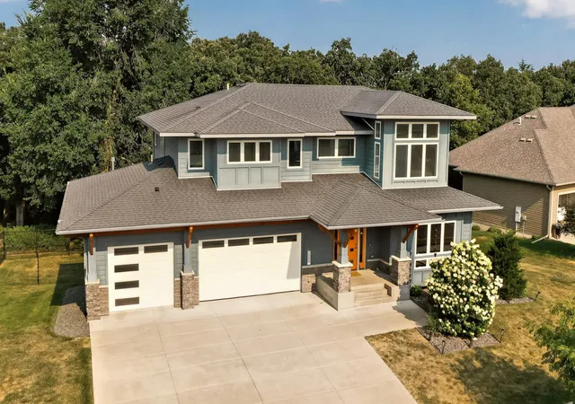 Photo 2 of Sale Pending at 4275 Stone Crst Ln Ne, Rochester, MN 55906 | MLS# 7101615 | Listing updated on 2026-08-17