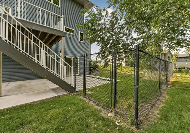 Photo 3 of Sale Pending at 4275 Stone Crst Ln NE, Rochester, MN 55906 | MLS# 7101615 | Listing updated on 2026-08-17