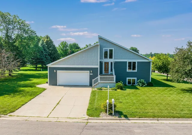Homes for sale in Fairmont, MN | 3801 Cedar Park Rd, Fairmont, MN 56031 | MLS# 7101660