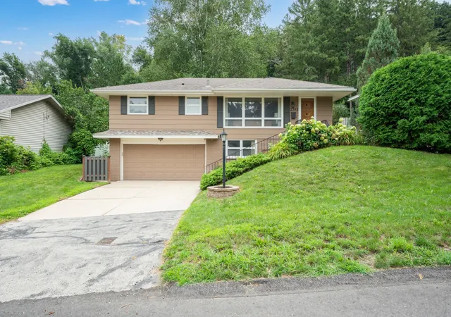 1st image of 2342 11th Ave Nw, Rochester, MN 55901 | MLS# 7101661
