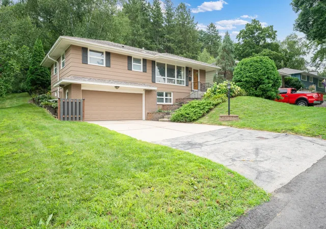 26th image of 2342 11th Ave Nw, Rochester, MN 55901 | MLS# 7101661