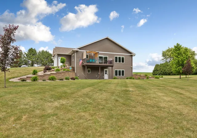 Homes for sale in Hanska, MN | 23455 135Th St, Hanska, MN 56041 | MLS# 7101672