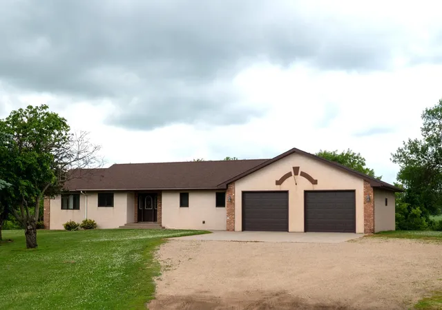 Photo 2 of Single family home for sale at 1800 30 Street Nw, Willmar, MN 56201 | MLS# 7101693 | Listing updated on 2026-10-12