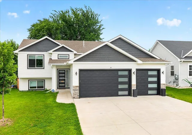 1st image of 1885 Lusitano St, Shakopee, MN 55379 | MLS# 7101696