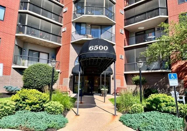 Photo 2 of Condo for sale at 6500 Woodlake Dr #313, Minneapolis, MN 55423 | MLS# 7101723 | Listing updated on 2026-07-28
