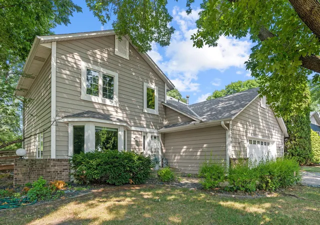2nd image of 10298 Mooer Ln, Eden Prairie, MN 55347 | MLS# 7101744