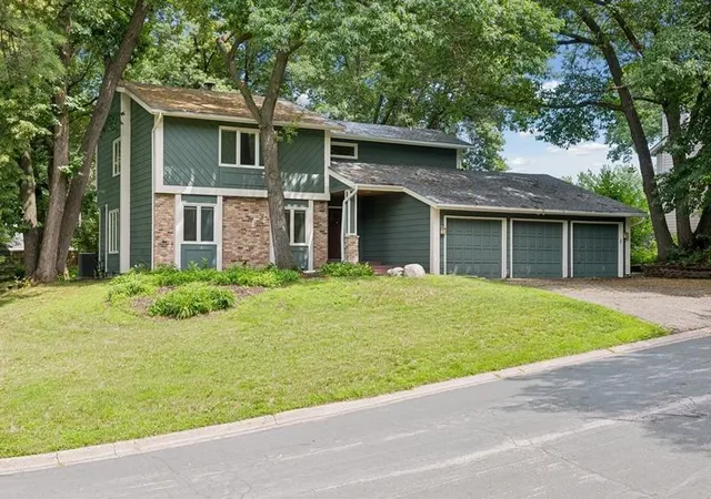 Homes for sale in Bloomington, MN | 8440 Bayridge Ln, Bloomington, MN 55438 | MLS# 7101765