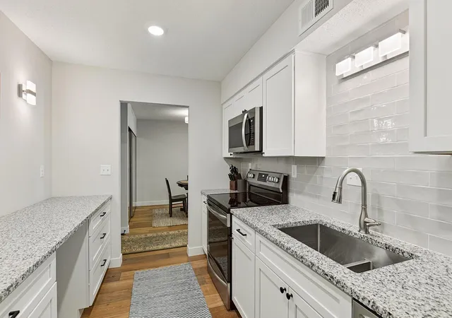 Homes for sale in Edina, MN | 6328 Barrie Rd #3K, Edina, MN 55435 | MLS# 7101774