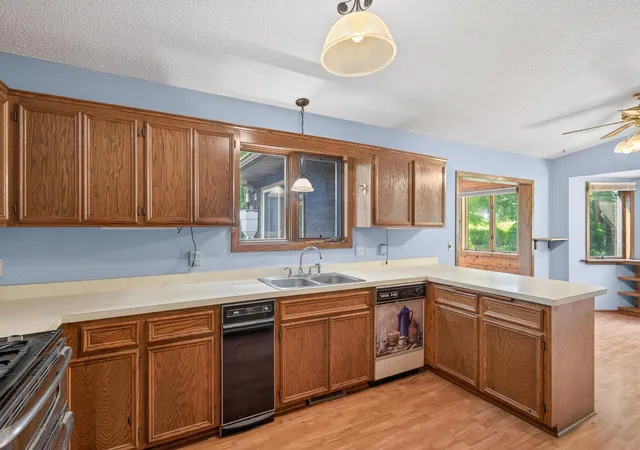 3rd image of 888 Nina Ct, Mendota Heights, MN 55118 | MLS# 7101783