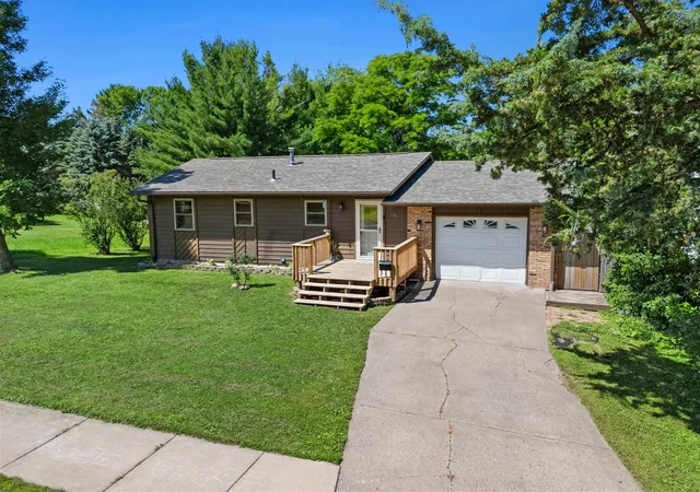 1st image of 350 3rd Ave Nw, Milaca, MN 56353 | MLS# 7101871