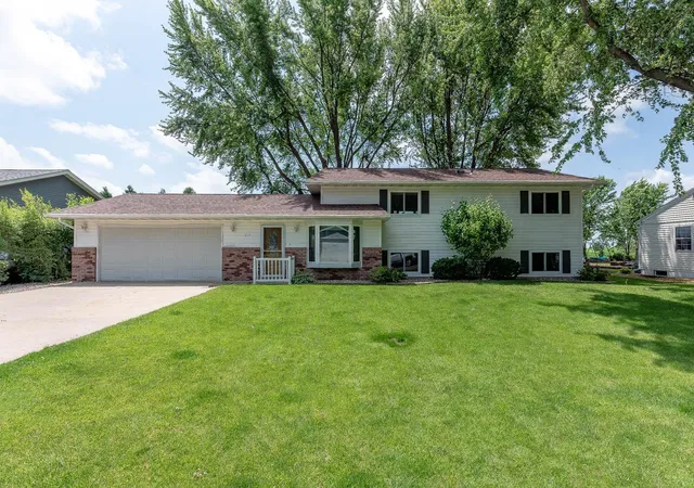 Homes for sale in Janesville, MN | 211 Holly Ln, Janesville, MN 56048 | MLS# 7101905